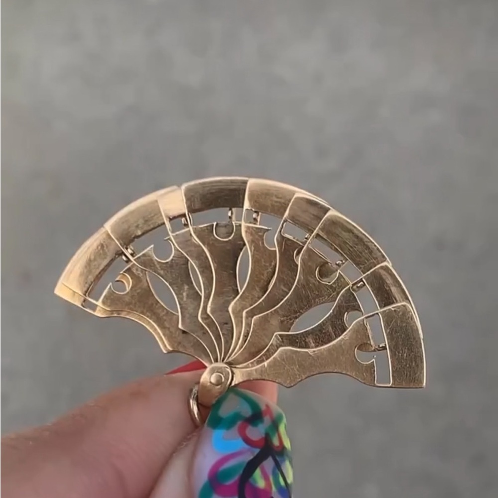 Vintage 18k gold fan charm - Picture 7 of 7